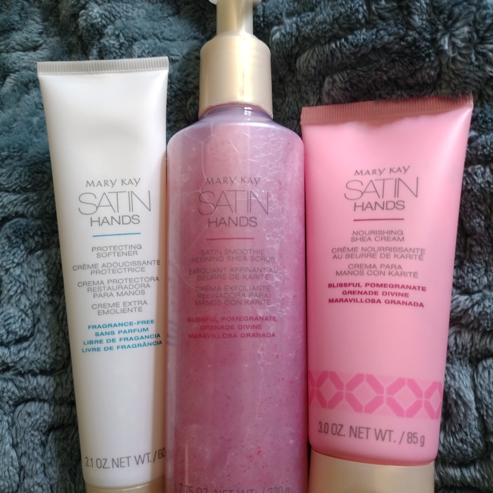 Limited Edition Mary Kay Satin Hands Pampering Set Pomegranate